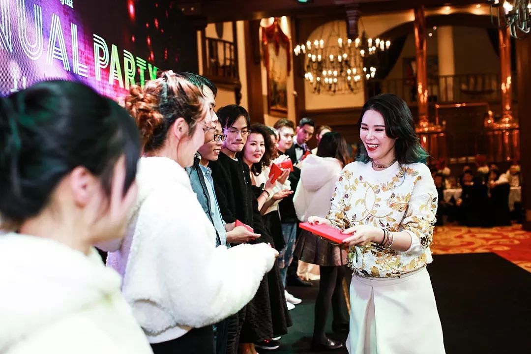 UN活动现场 | ILOVEPRETTY 2018年终晚会（图ZMTI0MzAwOTM2） - 文案/策划 - 站酷设计师UNITHINK原创素材 - 站酷ZCOOL