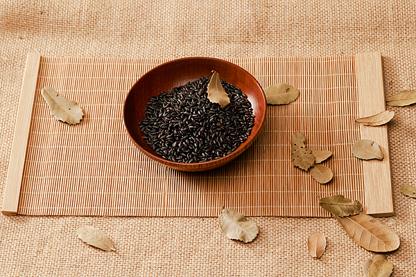 黑色养生食疗 黑芝麻 黑豆 黑米（图ZNDEyOTMwMzY=） - 产品摄影 - 站酷设计师guancaixia尚心原创素材 - 站酷ZCOOL