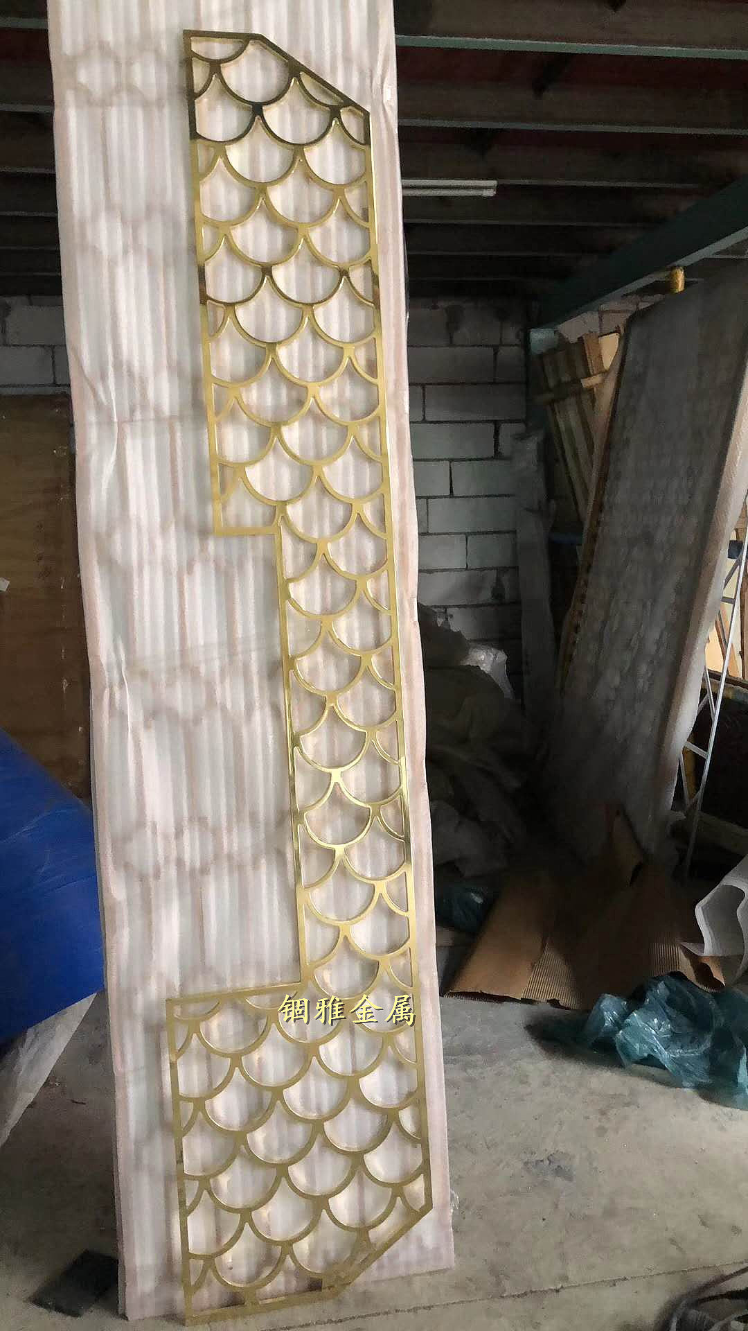 精美艺术铝板雕花镀金屏风，镜面K金铝艺屏风（图ZMjM0MjY0OTU2） - 建筑设计 - 站酷设计师锢雅18566019743原创素材 - 站酷ZCOOL