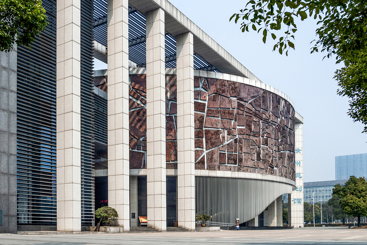 徐州市城市规划展示馆是2009年的城建重点工程,位于徐州新城区市行政