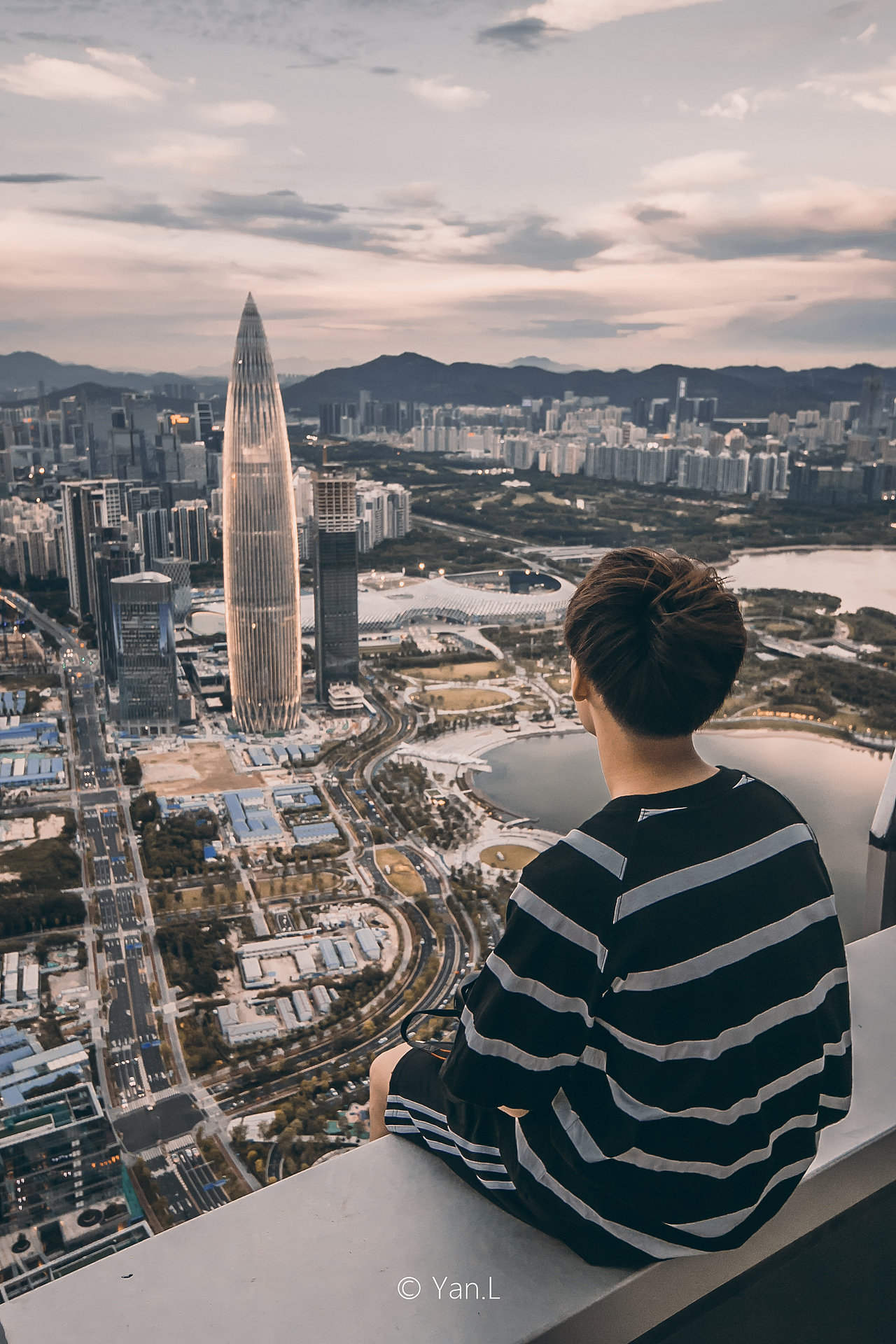 深圳 爬楼（图ZMTIzMjUwNjA4） - 人像摄影 - 站酷设计师视觉制作人YanL原创素材 - 站酷ZCOOL