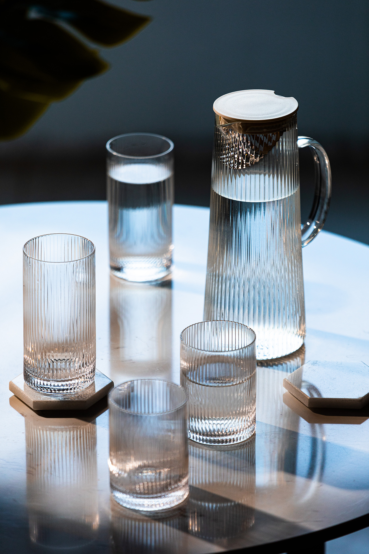 《远走高飞》| 水杯 | 玻璃杯 | 冷水壶 | 饮具（图ZMjQ4NDE4MTM2） - 产品摄影 - 站酷设计师一毛拍美器原创素材 - 站酷ZCOOL