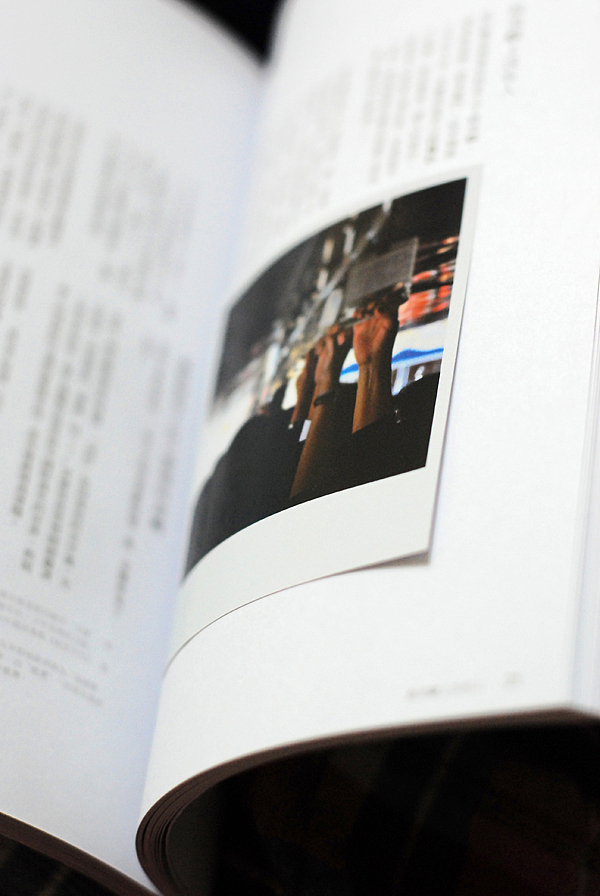 同样的lomo照片式。