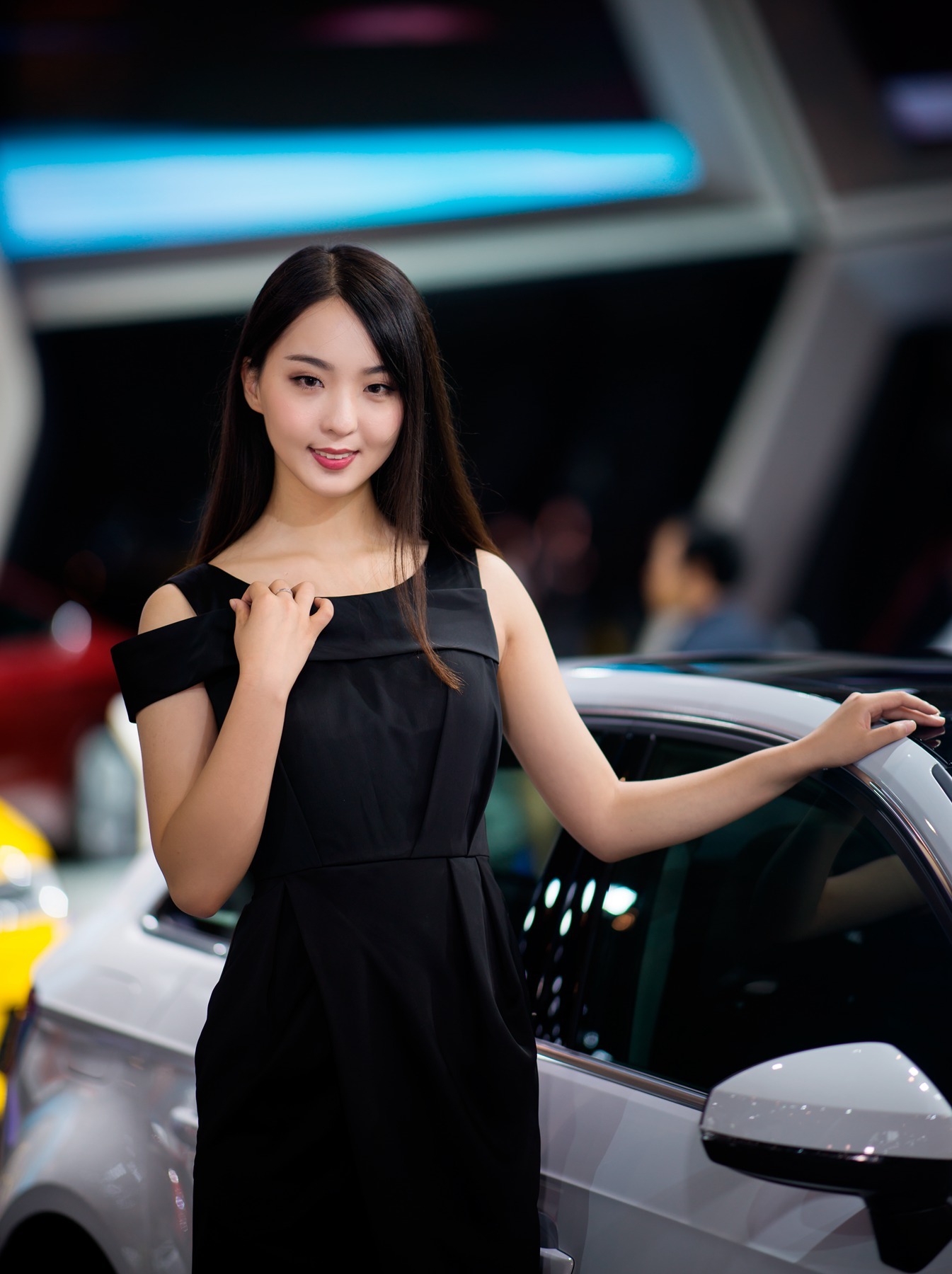 难得拍一次车展的美女们