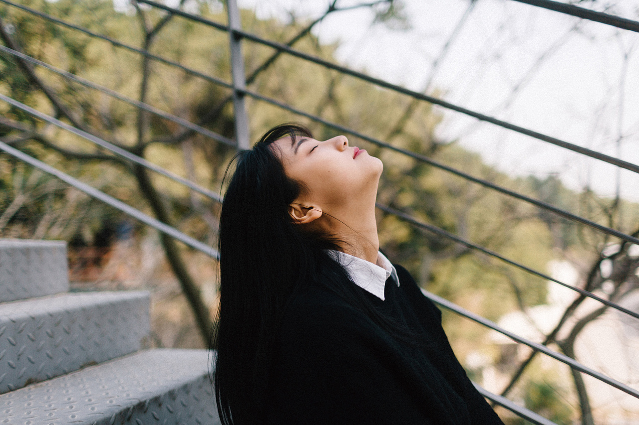 Into the sunlight（图ZOTcyMTEyMTY=） - 人像摄影 - 站酷设计师有一个胖墩原创素材 - 站酷ZCOOL