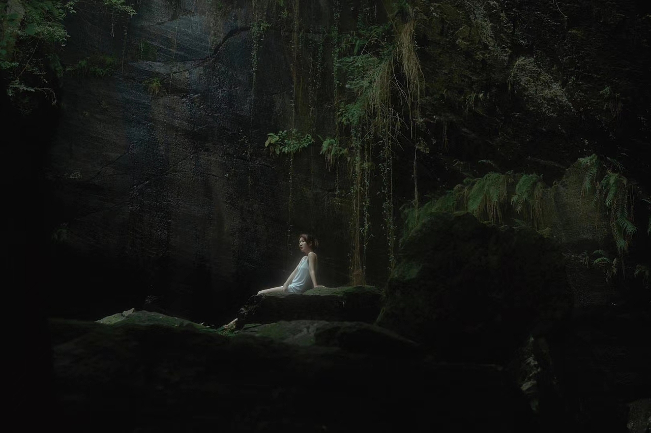 女生人像摄影，发现了一个秘密基地