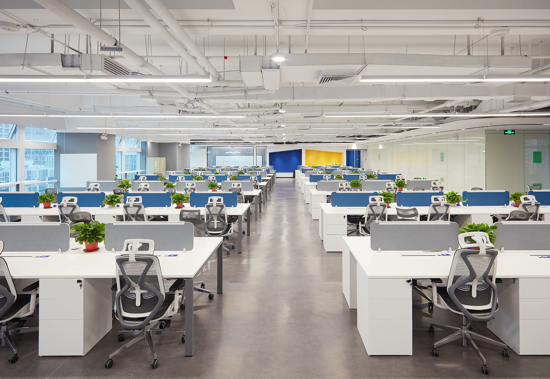 公司办公室摄影 企业办公桌环境拍摄 深圳南山