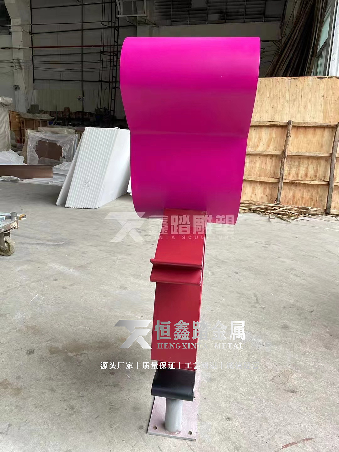 彩绘不锈钢小猪佩奇雕塑 不锈钢卡通系列雕塑装饰意义