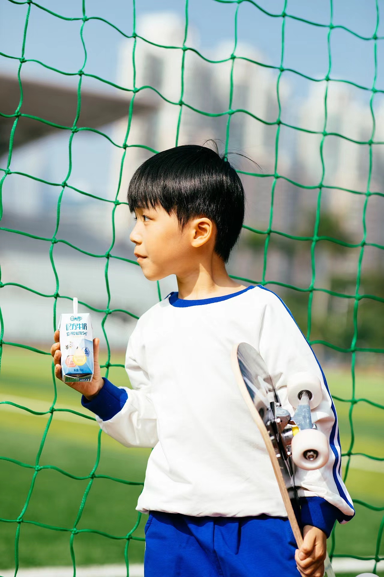 QQ星运动主题牛奶平面摄影作品（图ZMjkyOTQ0OTYw） - 人像摄影 - 站酷设计师深圳那片蓝天广告原创素材 - 站酷ZCOOL