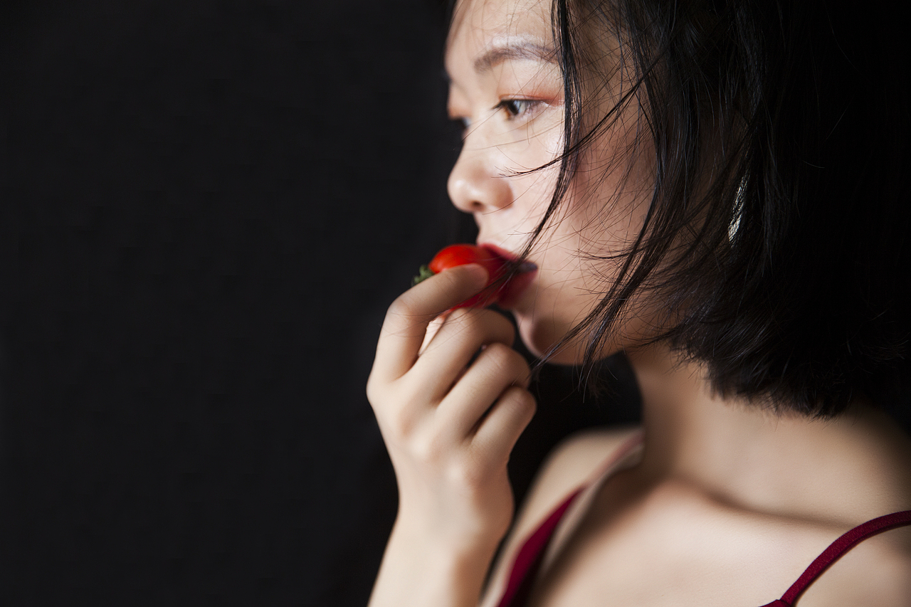 愿我們在紅色的塵埃相遇（圖ZMjcyNTEwODAw） - 人像攝影 - 站酷設計師不會拍照的鯉原創(chuàng)素材 - 站酷ZCOOL