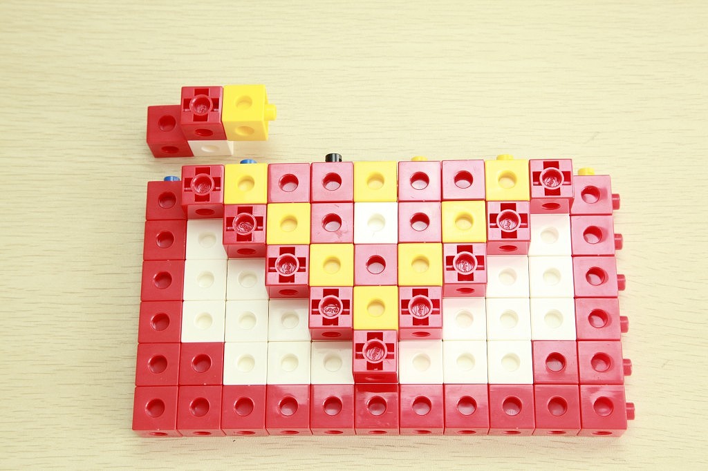 一款简单的玩具组装定格动画制作。