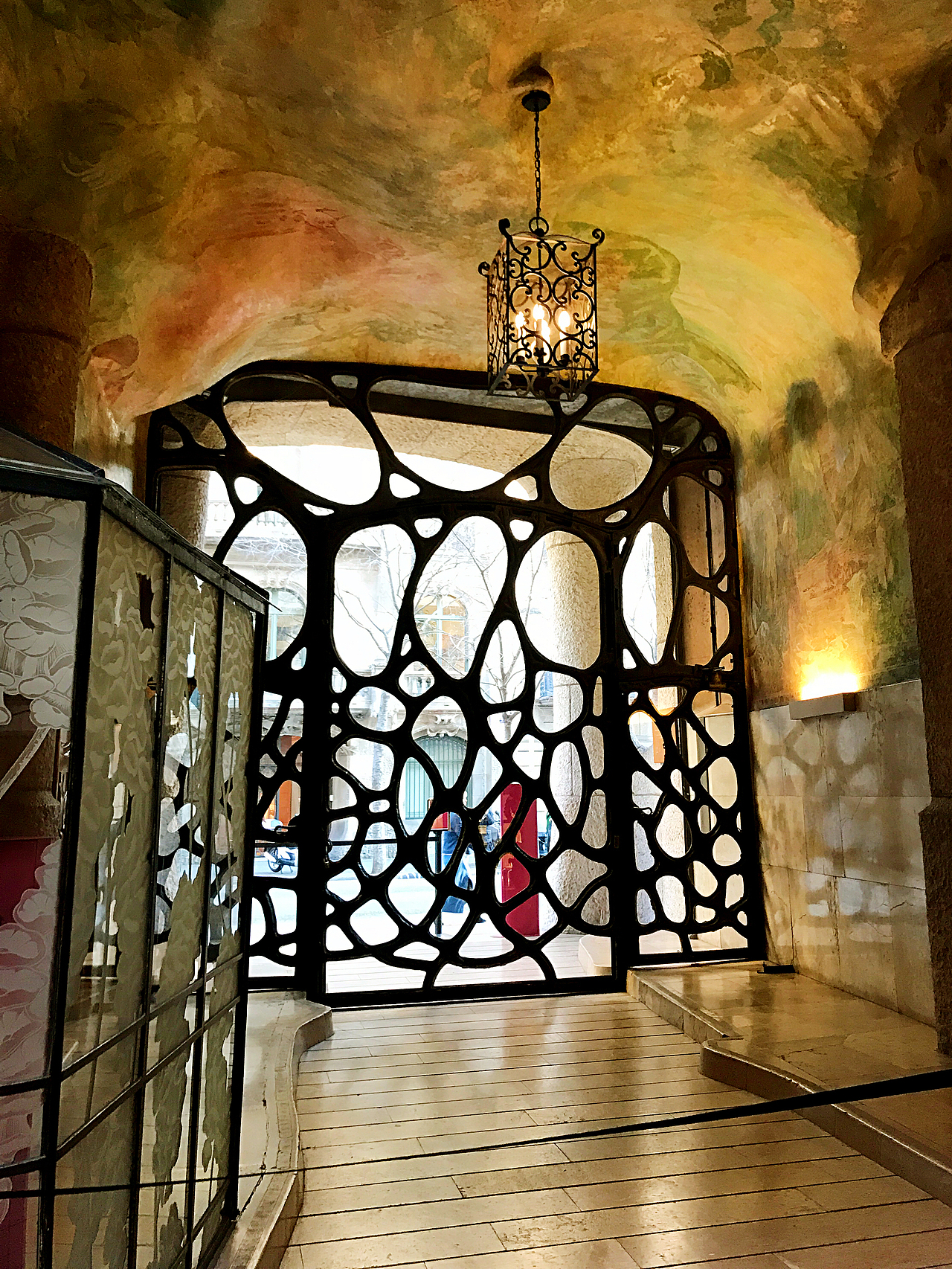 前一阵子，到了米拉之家。#CASA MILà#（图ZNzMyNjEwNDA=） - 风光摄影 - 站酷设计师Manteau1105原创素材 - 站酷ZCOOL
