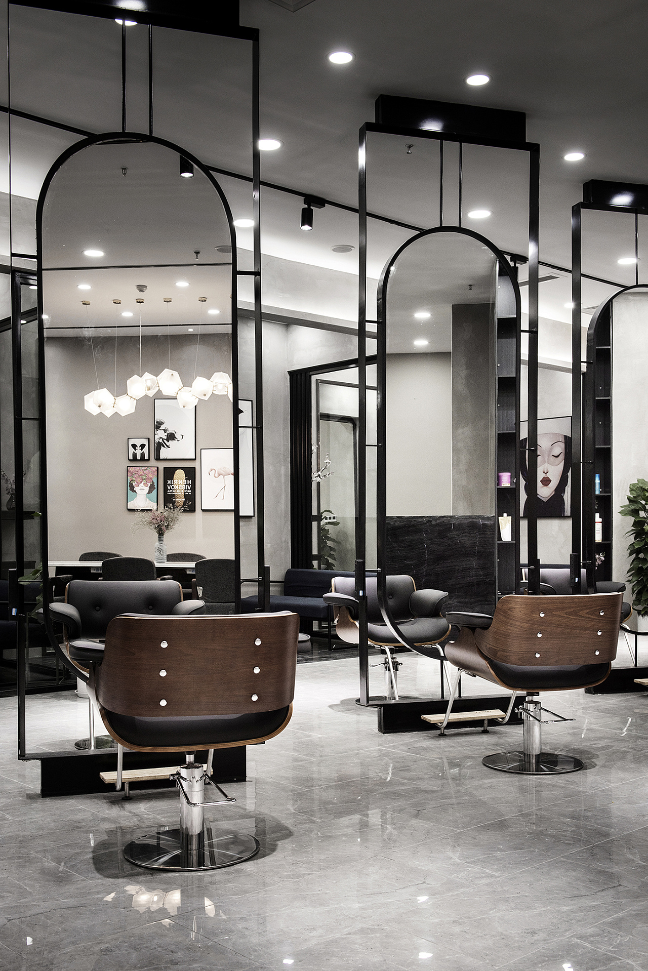 脸谱造型丨一间loft风格的美发沙龙