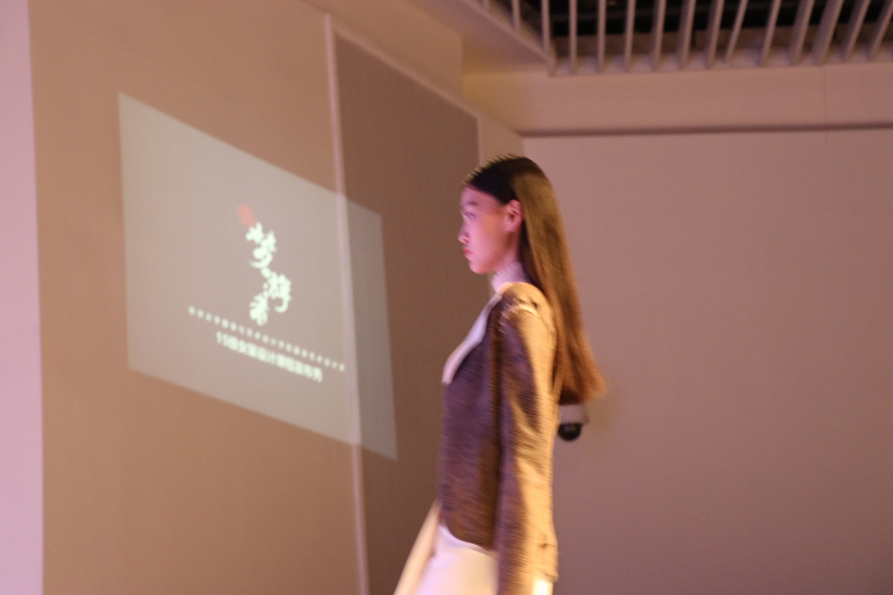 视频／东华大学15级女装服设课程汇报／12级毕设初赛