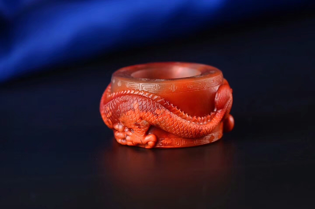 南红戒指，霸气侧漏。纯手工的雕刻才是精品。（图ZMTY3ODY2Njcy） - 产品摄影 - 站酷设计师一念一红尘原创素材 - 站酷ZCOOL