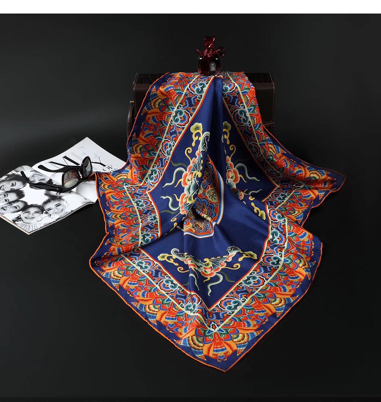 分享一篇前几年给故宫设计丝巾的经历