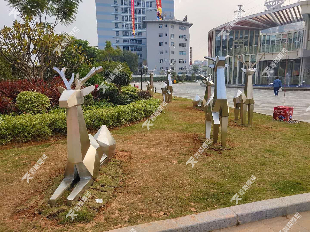 公园草地不锈钢鹿雕塑摆件  动物雕塑不锈钢梅花鹿摆件