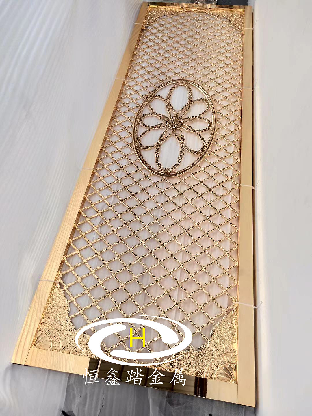 批量工装铝板雕刻屏风 专业雕花屏风厂家详述行业知识