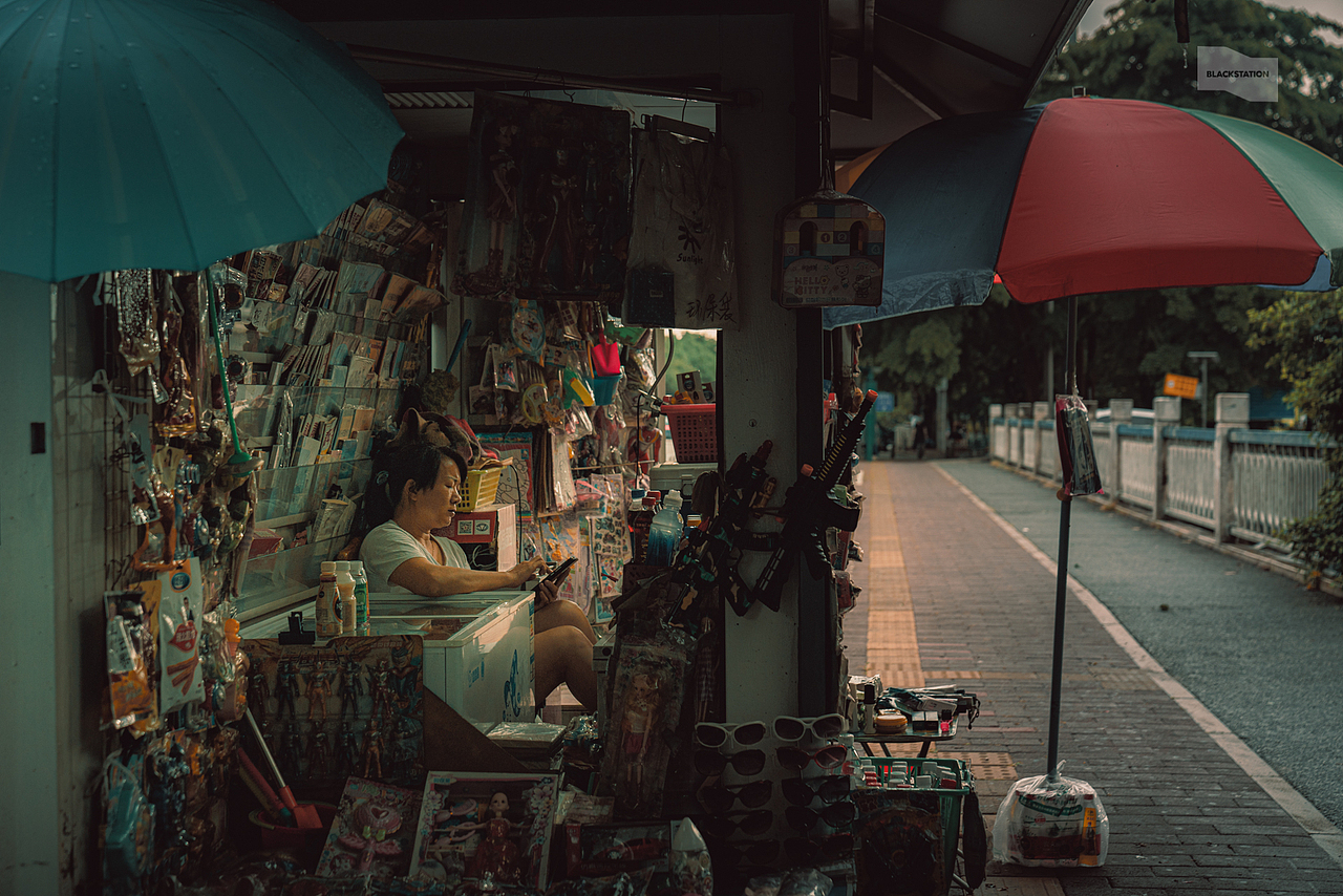 忽明忽暗 · 城中烟火 / 广州城中村主题系列 I