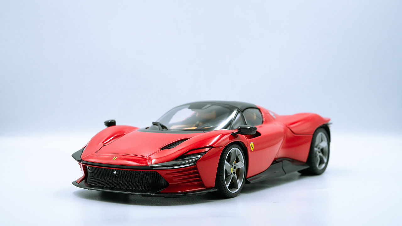 法拉利Daytona SP3 1:18 burago