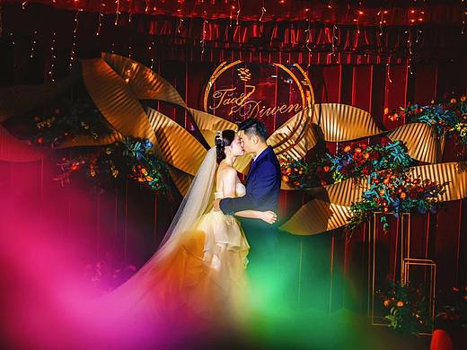 黑金婚禮舞臺(tái)效果圖+迎賓區(qū)效果圖+客戶給的現(xiàn)場(chǎng)實(shí)景圖（個(gè)人主頁(yè)-ZMzY0NjU1NDg=） - 其他平面 - 站酷設(shè)計(jì)師蛟龍突擊隊(duì)原創(chuàng)素材 - 站酷ZCOOL