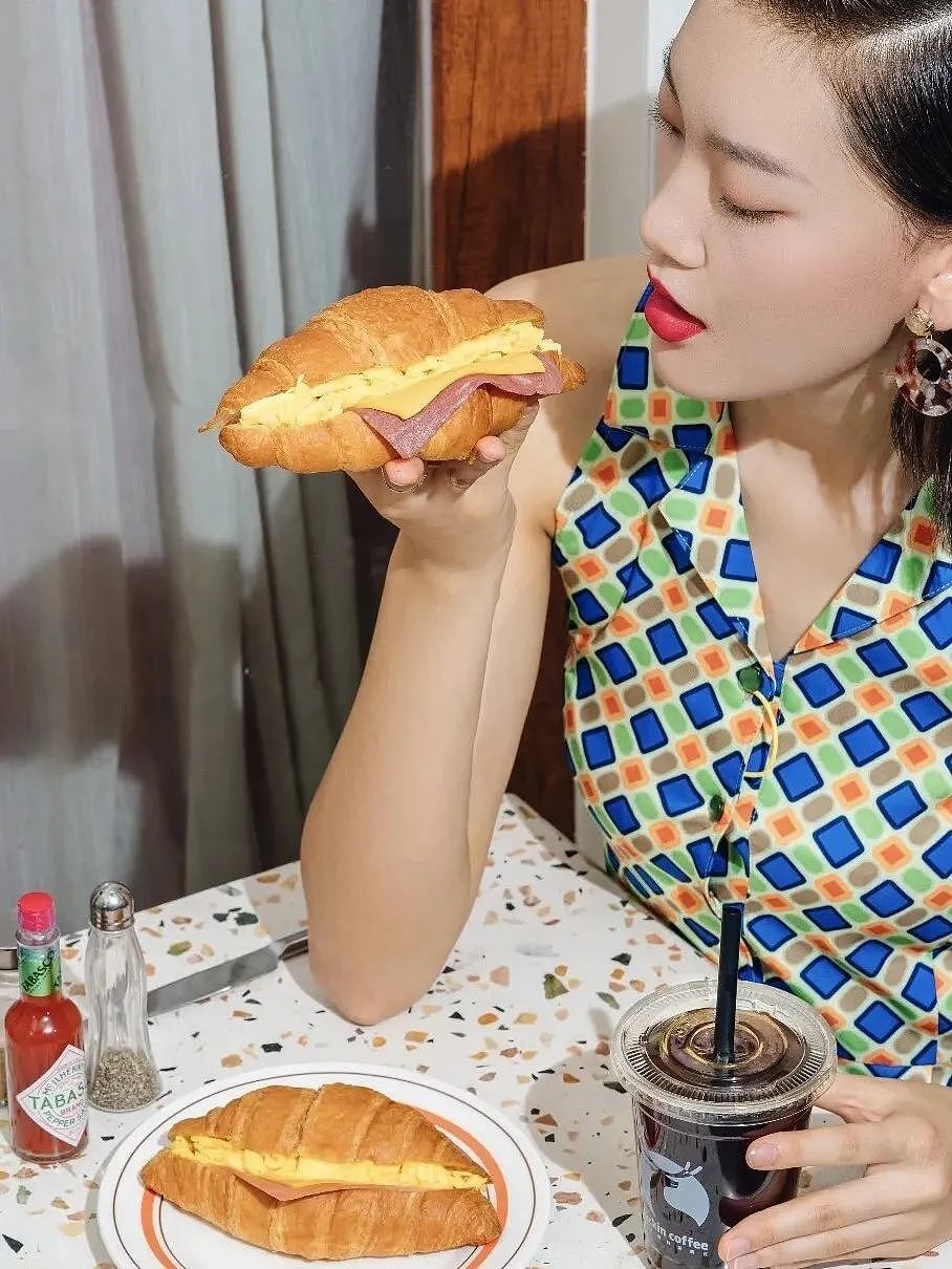 茶饮广告|瑞幸咖啡早餐系列 x 创忆映画