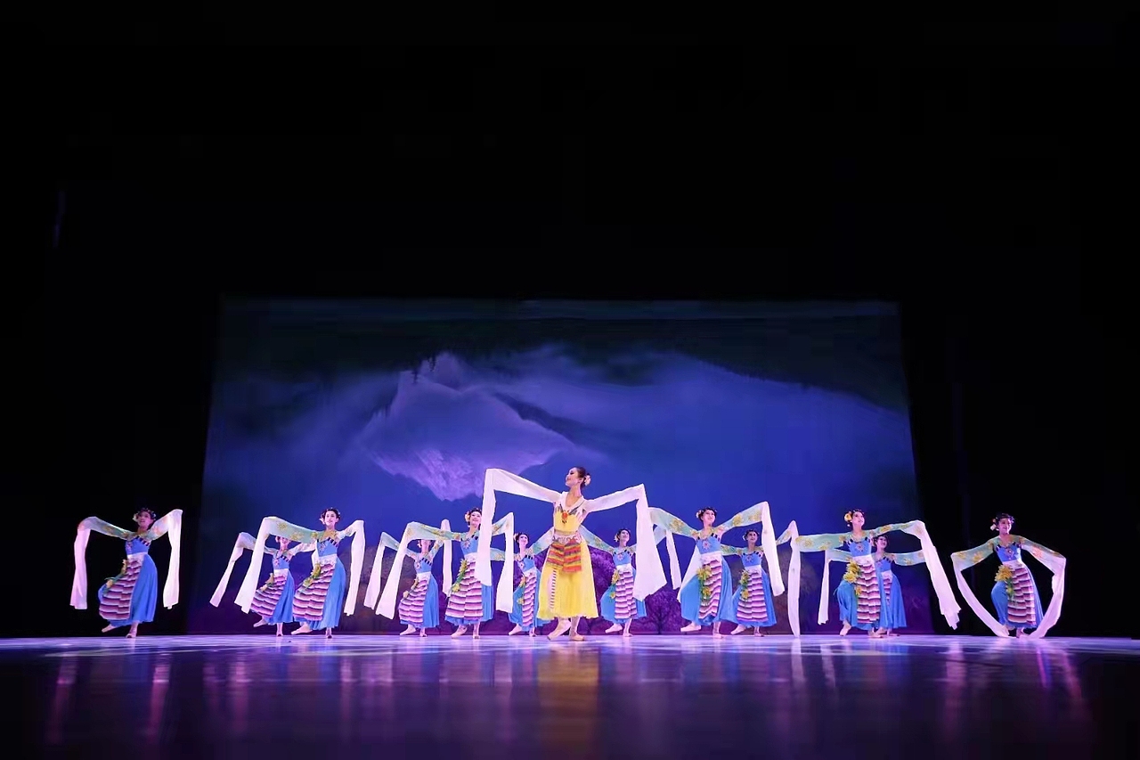 兴业银行重庆分行博物馆之夜（图ZMjc1NjE5MjEy） - 其他三维 - 站酷设计师Gavin华子原创素材 - 站酷ZCOOL