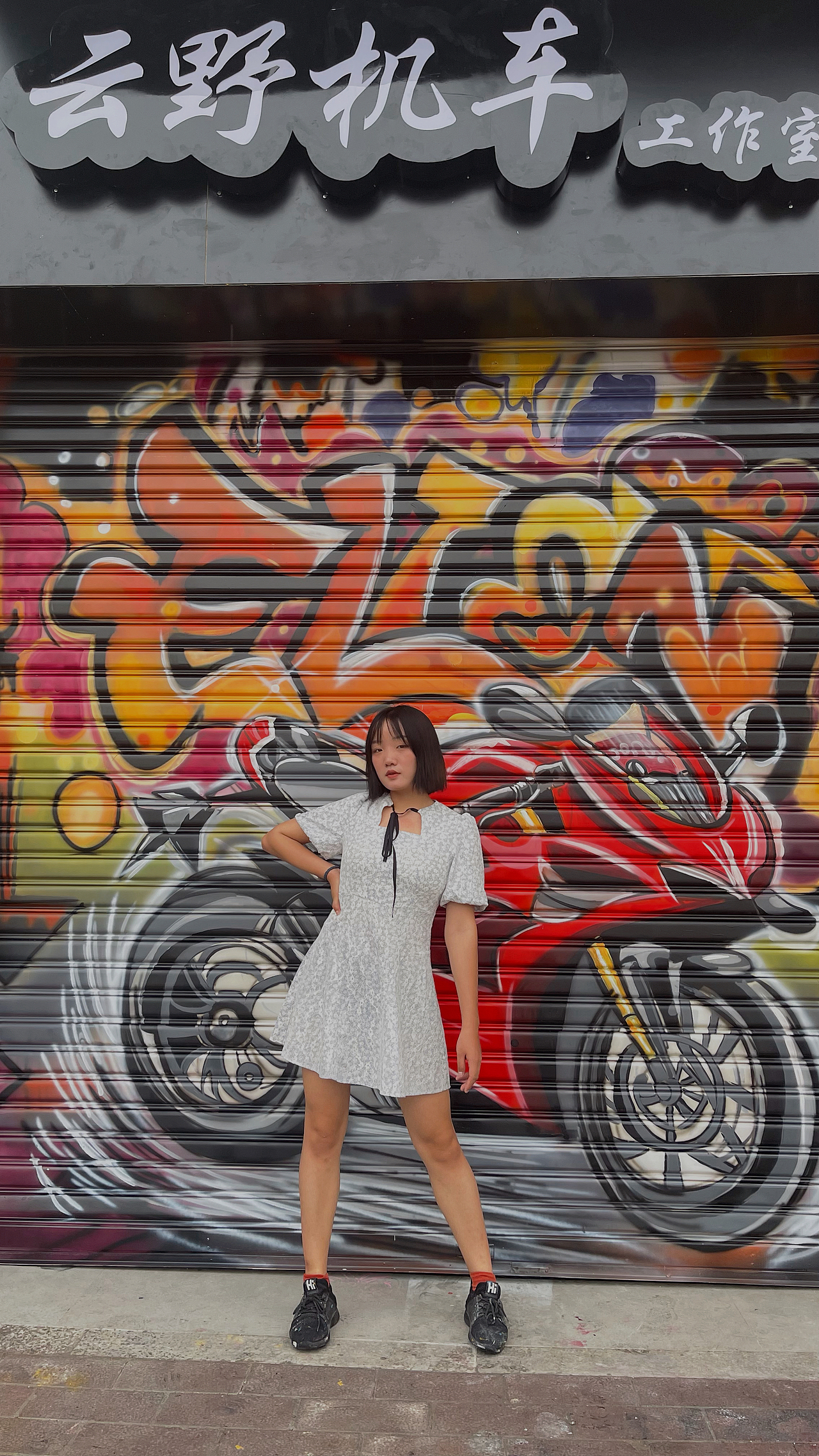 卷闸门机车涂鸦（图ZMjY2ODYxOTEy） - 绘画 - 站酷设计师画墙绘的傻妞原创素材 - 站酷ZCOOL