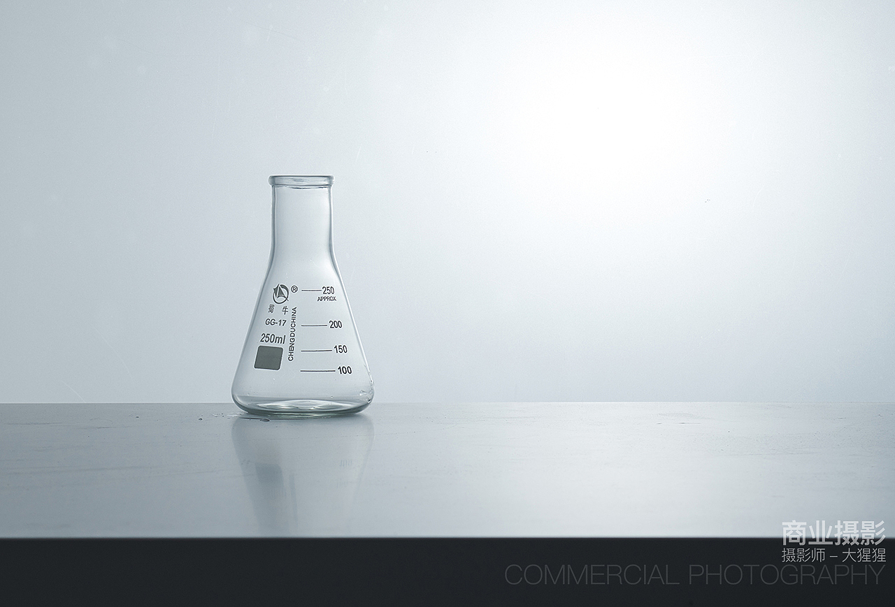 化学玻璃器皿/实验室/量杯/烧杯/吸管/静物拍摄/摄影（图ZMTgyMTk3MDYw） - 产品摄影 - 站酷设计师摄影大猩猩原创素材 - 站酷ZCOOL