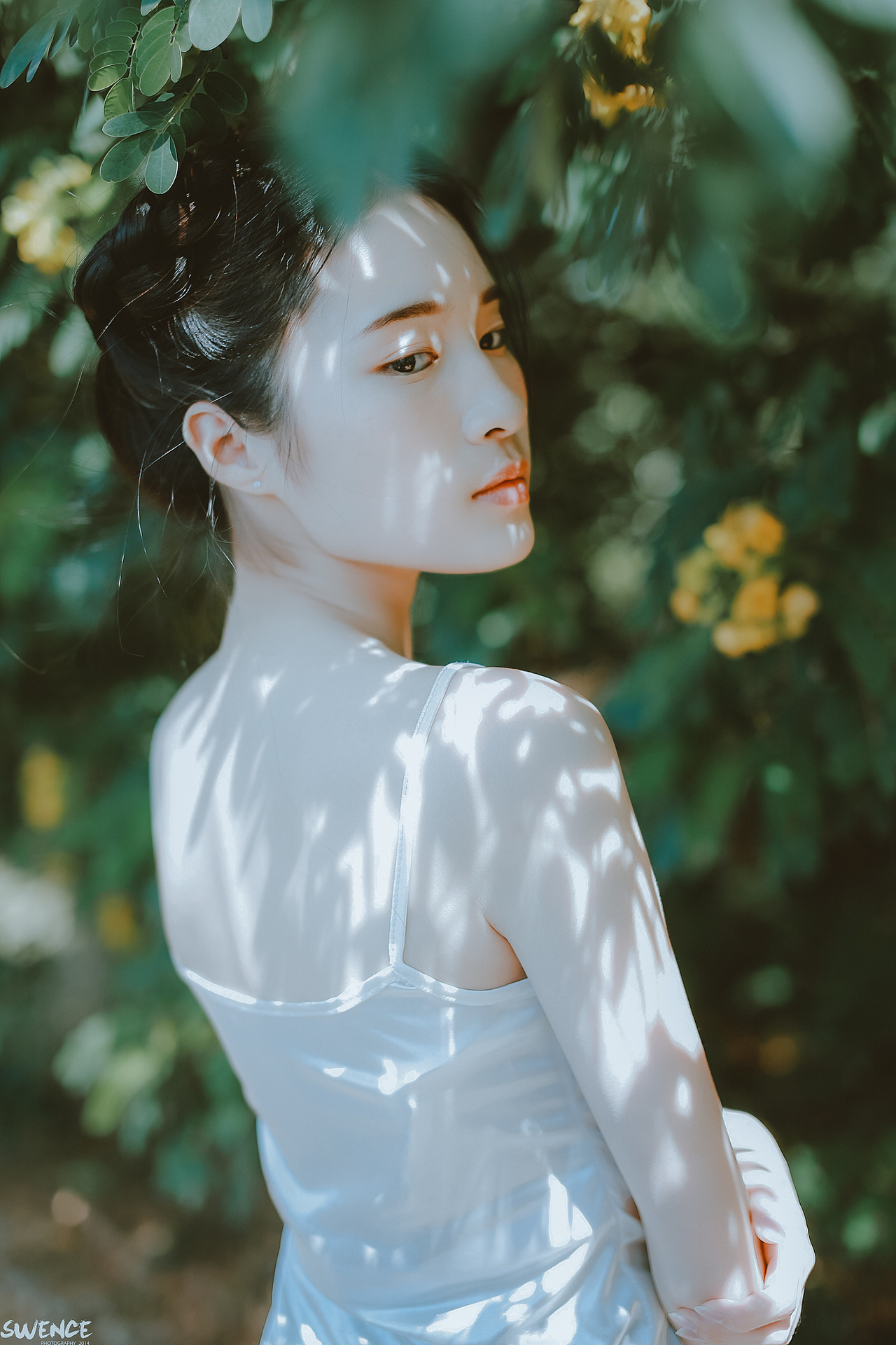 你的眼神,清澈又神秘。