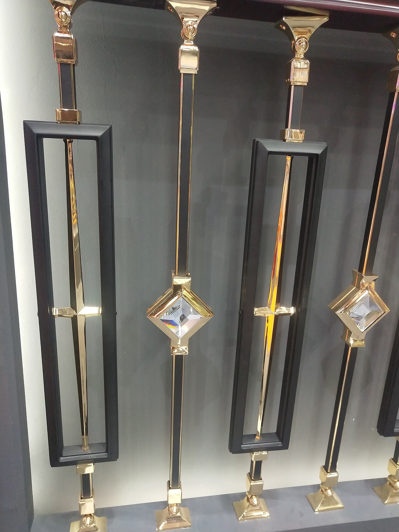 现代新流行的铝镁合金立柱  轻奢贵气