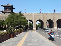 手機(jī)攝影《城墻下的風(fēng)光》