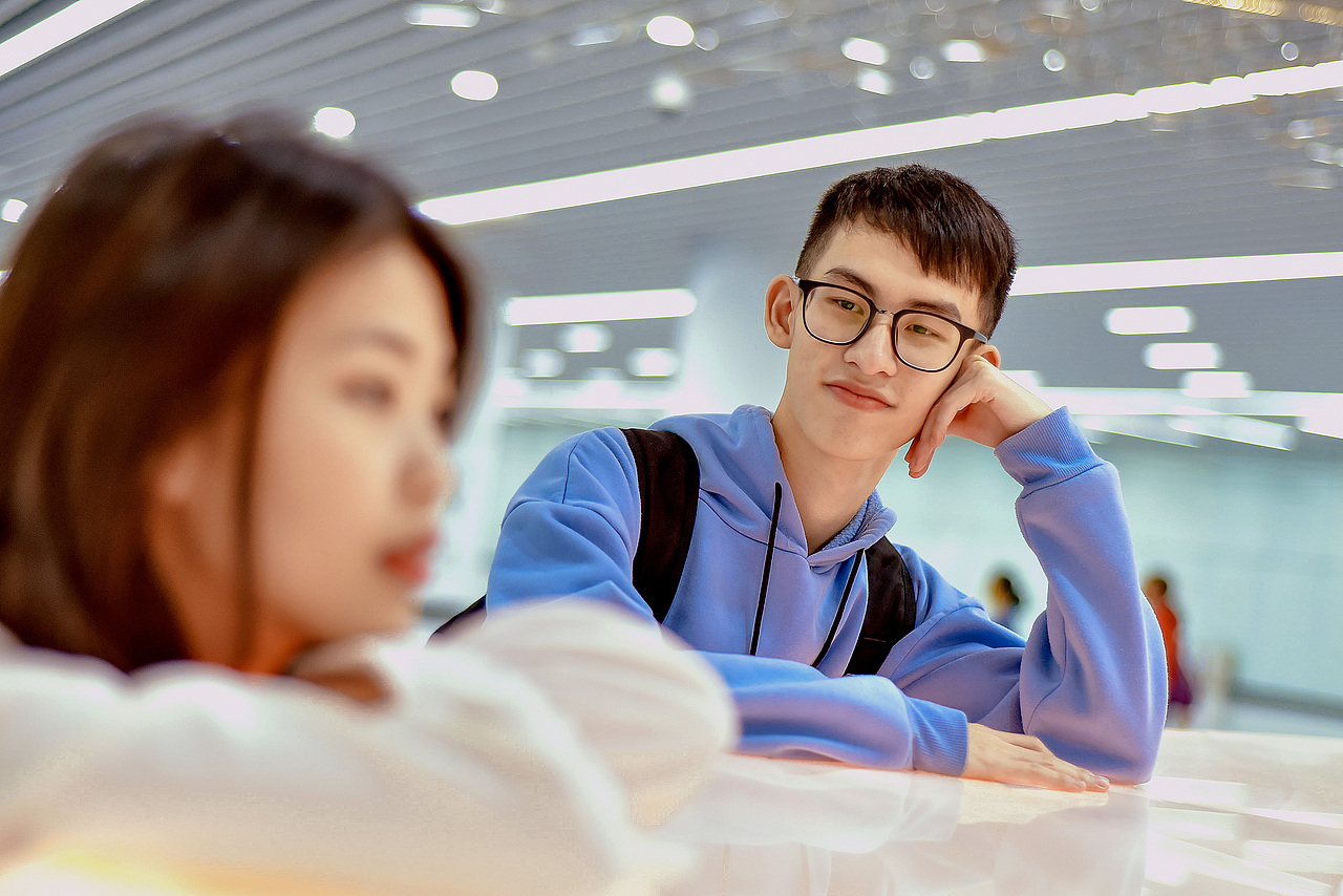 广州地铁情侣拍摄