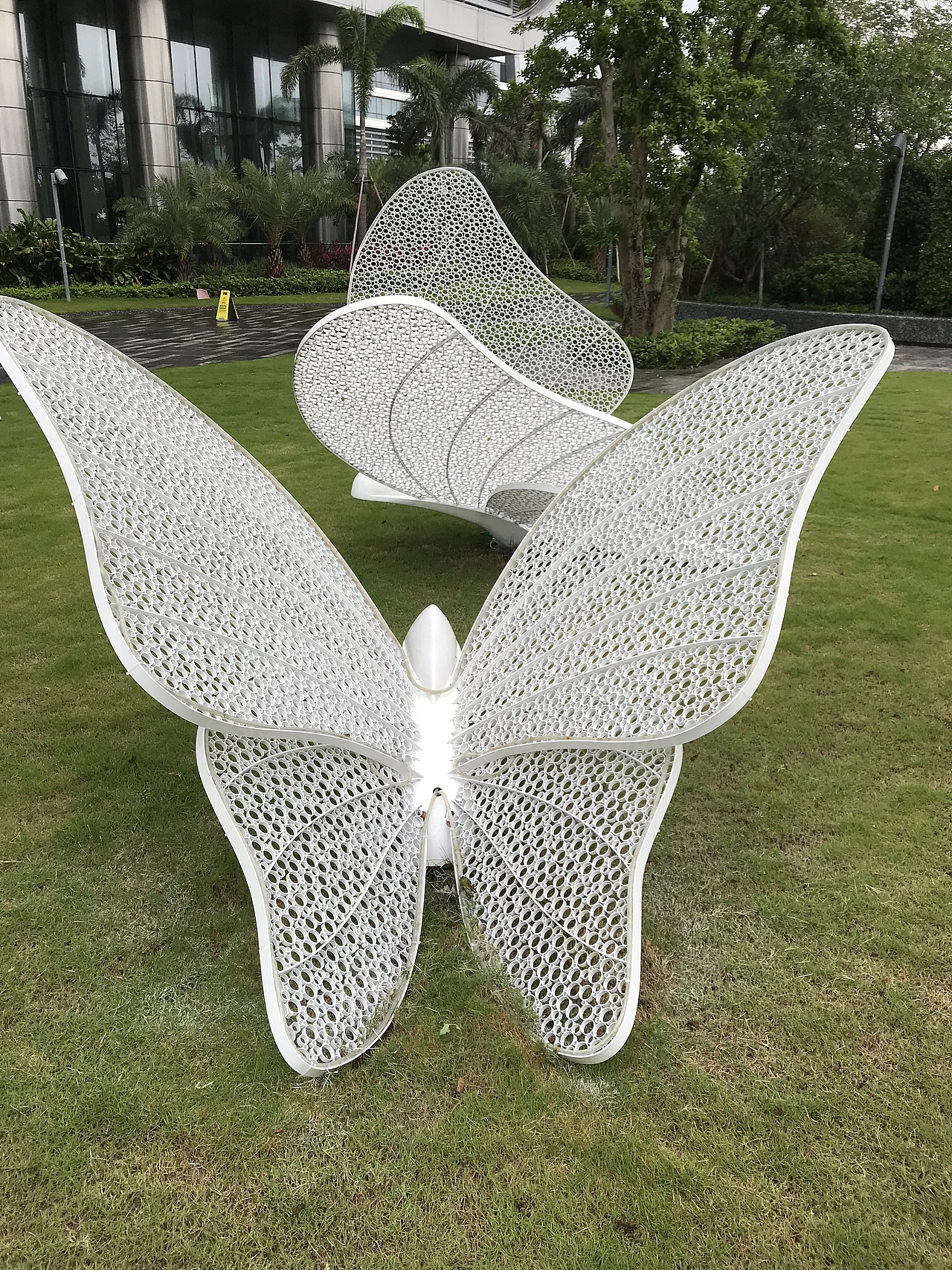 梁祝白蝴蝶不锈钢雕塑 园林景观公园草坪景观雕塑