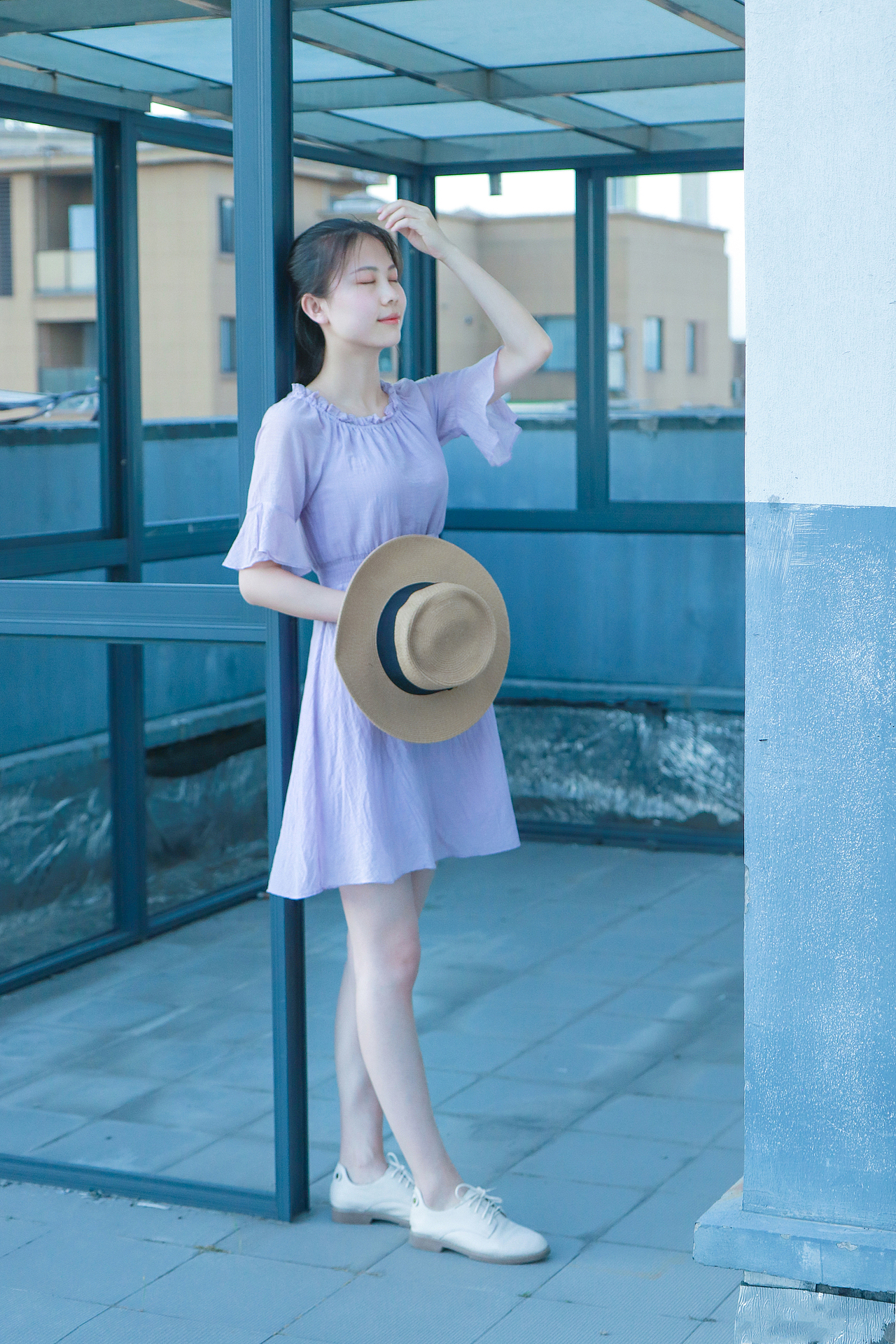 天台连衣裙少女摄影（图ZMjUwNjQ0MjUy） - 人像摄影 - 站酷设计师杭州摄影师蓝白原创素材 - 站酷ZCOOL