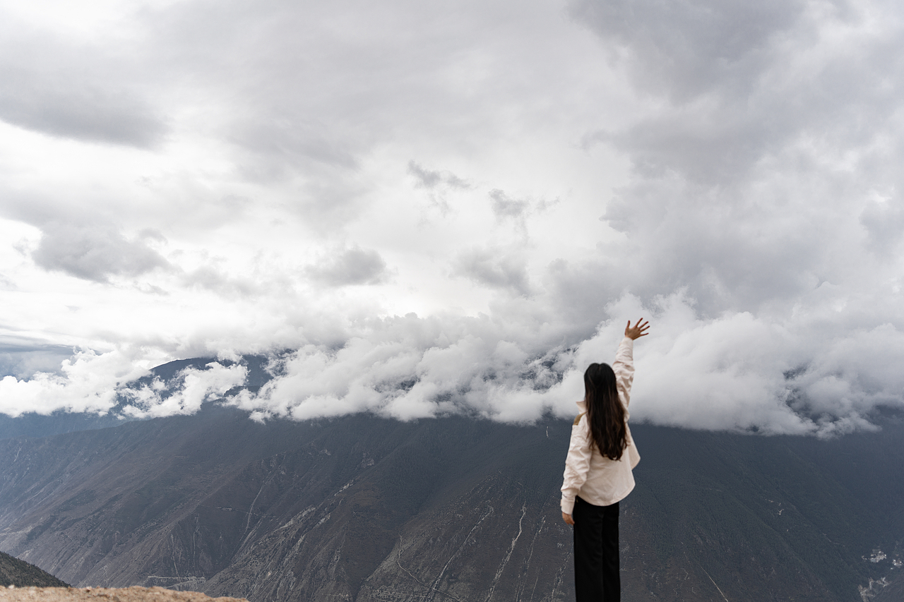 层峦叠嶂的云 仿佛触手可及