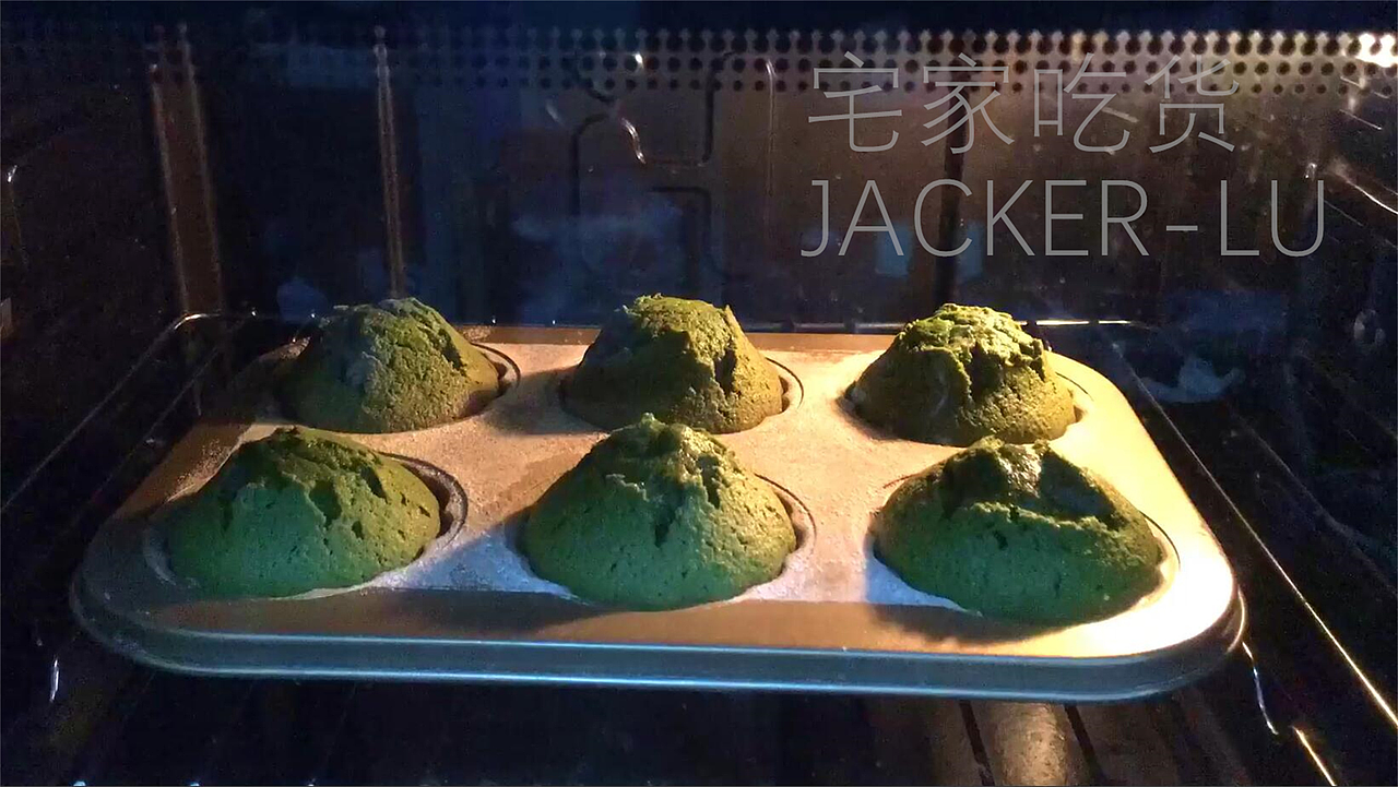 焦糖抹茶玛德琳,焦糖香醇,淡淡抹茶香气,扑面而来。