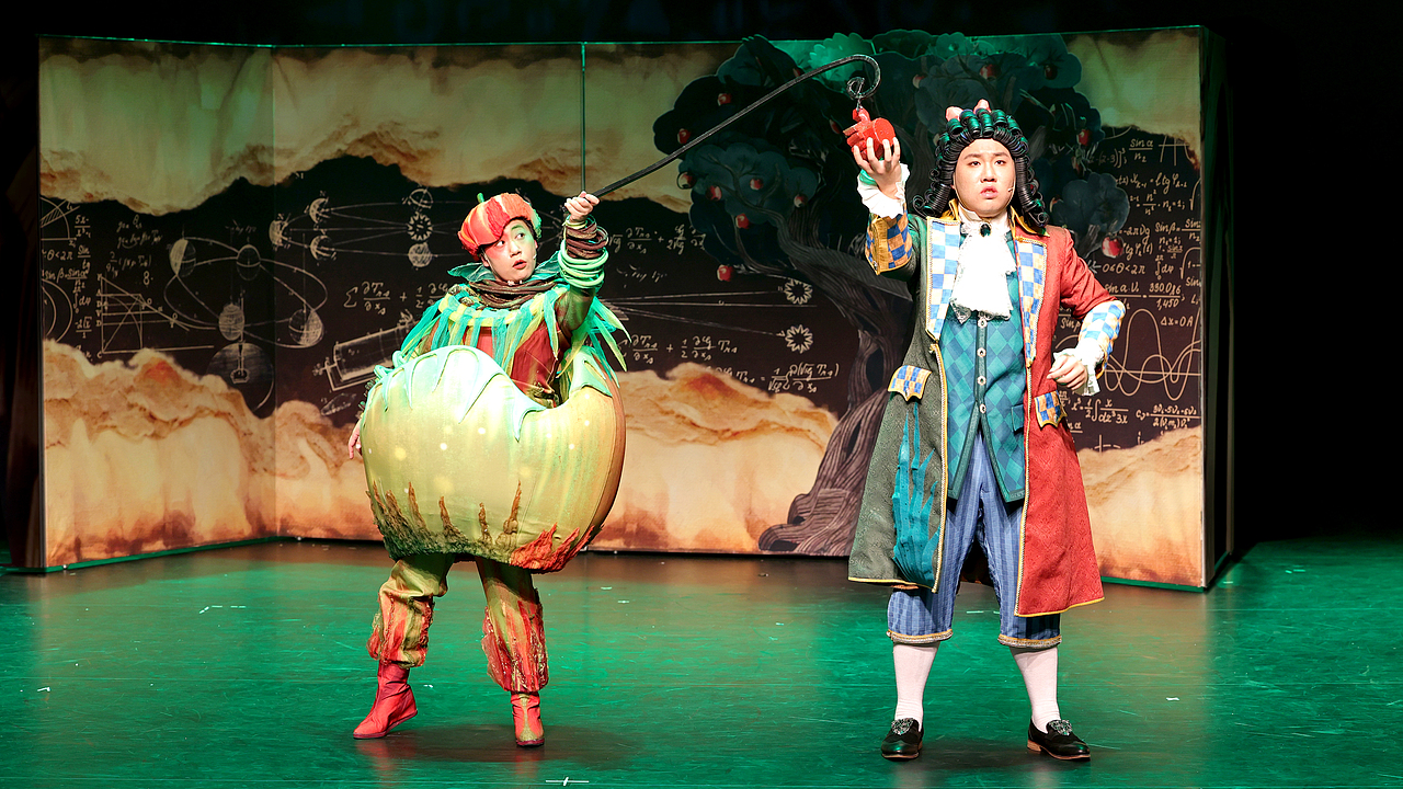 董佩儀舞美設(shè)計親子兒童音樂劇《牛頓與白雪公主》（圖ZMzQ3OTg5NTQ0） - 舞臺美術(shù) - 站酷設(shè)計師peggy佩儀舞美原創(chuàng)素材 - 站酷ZCOOL