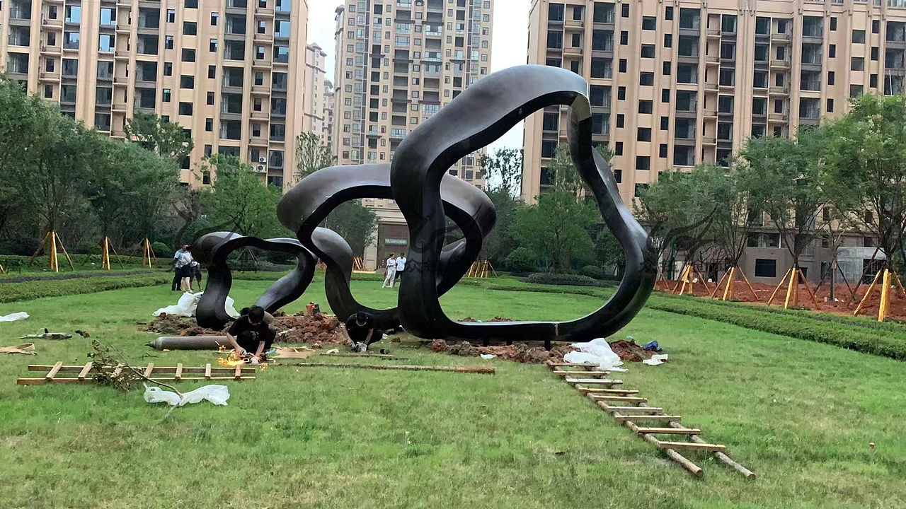 圆环飘带不锈钢雕塑 户外抽象双曲圆形景观雕塑厂家