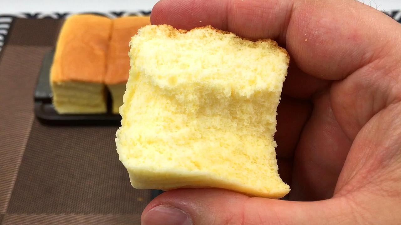 柠香酸奶古早蛋糕,超松软,抖动如柯基臀般可爱。