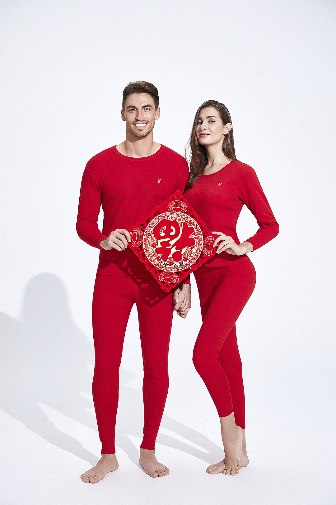 大红本命年 | 保暖内衣 | 情侣拍摄 | ART十点视觉（图ZMzE3MTIyNzEy） - 人像摄影 - 站酷设计师ART十点人像摄影原创素材 - 站酷ZCOOL