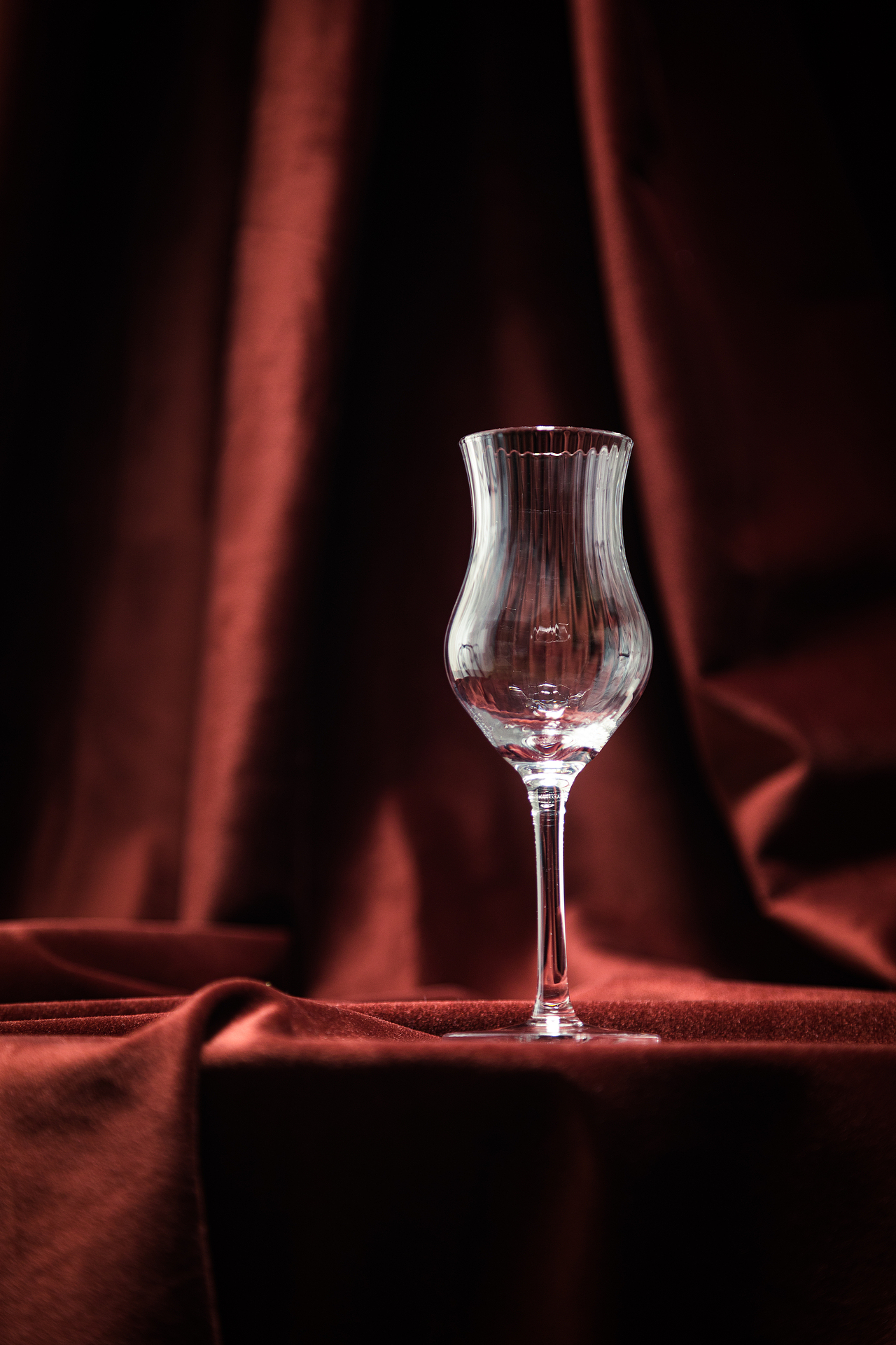 《不甘寂寞》| 高脚杯 | 香槟杯 | 玻璃杯 | 饮具（图ZMzEwMjcwODY0） - 产品摄影 - 站酷设计师一毛拍美器原创素材 - 站酷ZCOOL