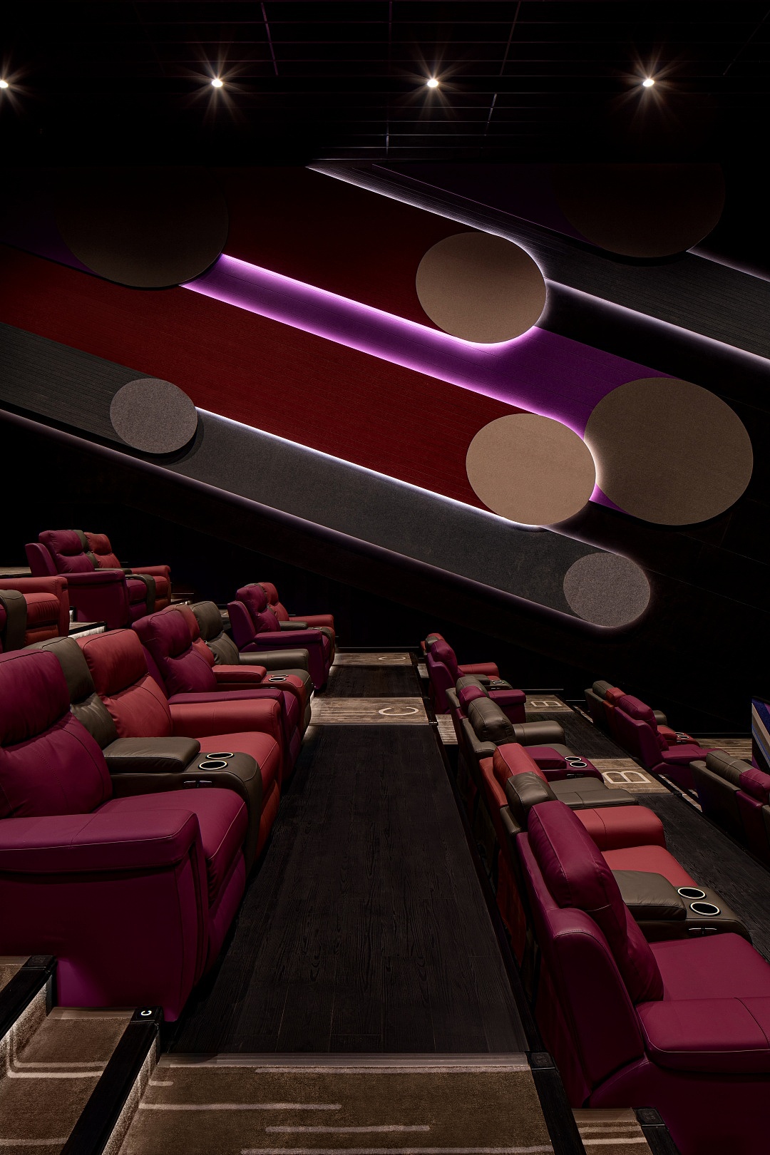 OFT设计丨CINESKY太空派对：贩卖限量浪漫（图ZMzAyMDQxNzEy） - 商业空间设计 - 站酷设计师OFT设计原创素材 - 站酷ZCOOL