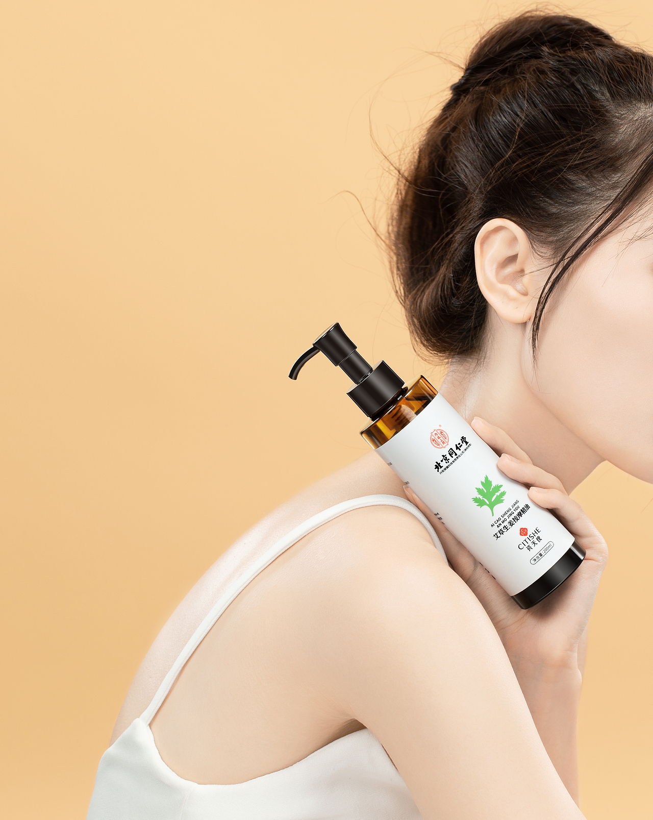 艾草生姜按摩精油模特