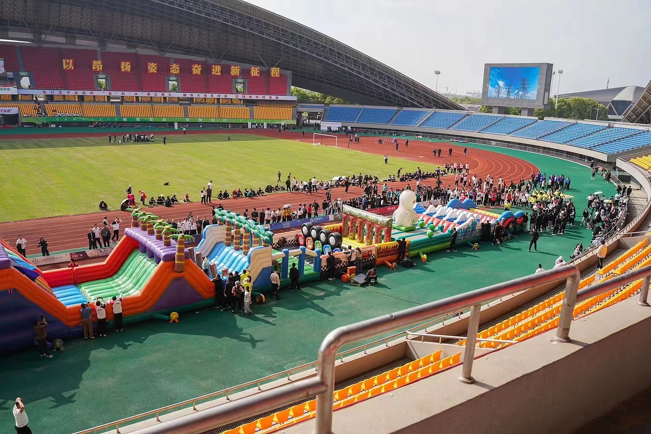 趣味运动会大型陆地闯关50米闯关冲关气模租赁