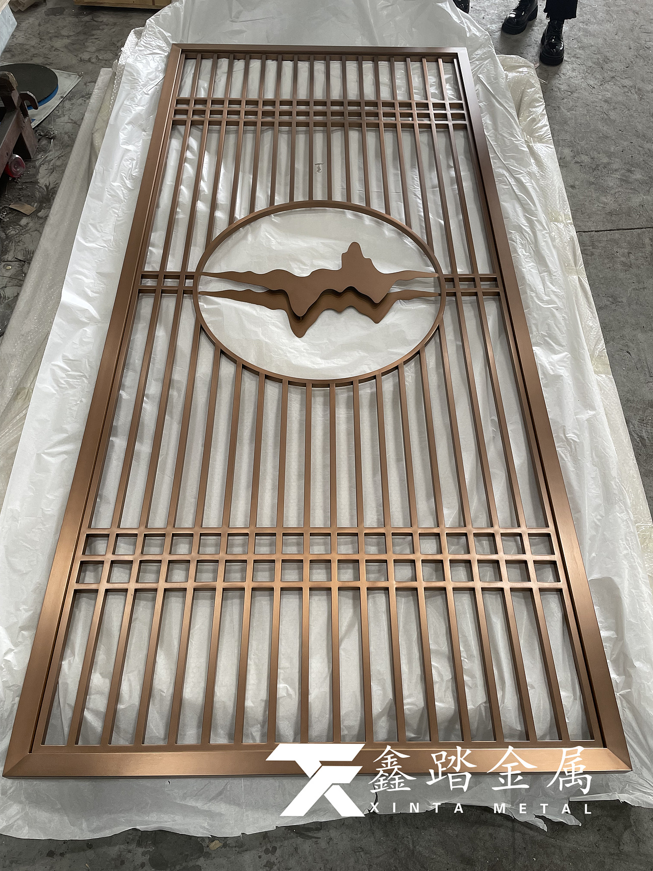 真空电镀玫瑰金不锈钢激光花格屏风