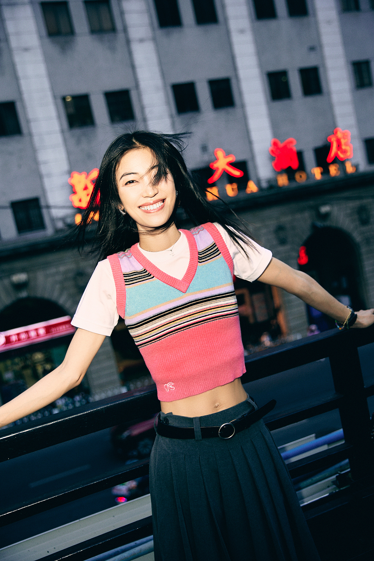 服装街拍 | 爱笑的女生 运气都不会差（图ZMzExMDM0NDc2） - 时尚/艺术摄影 - 站酷设计师摄影师_你的熊_原创素材 - 站酷ZCOOL