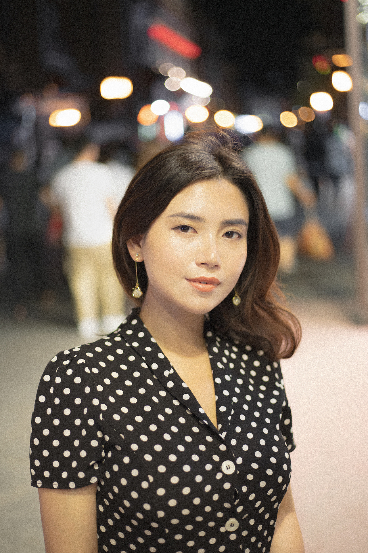 在一个灯火粲然的夜里