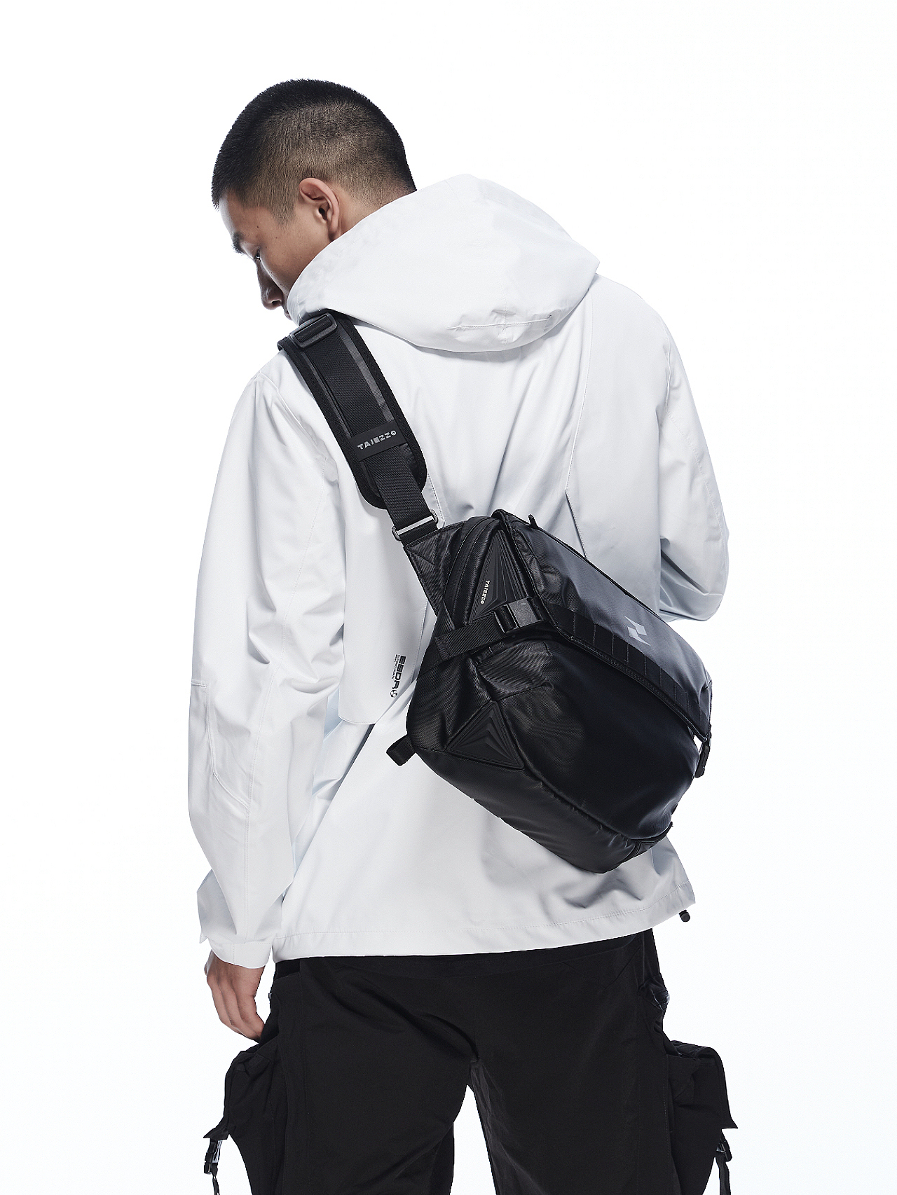 机能风斜挎包设计