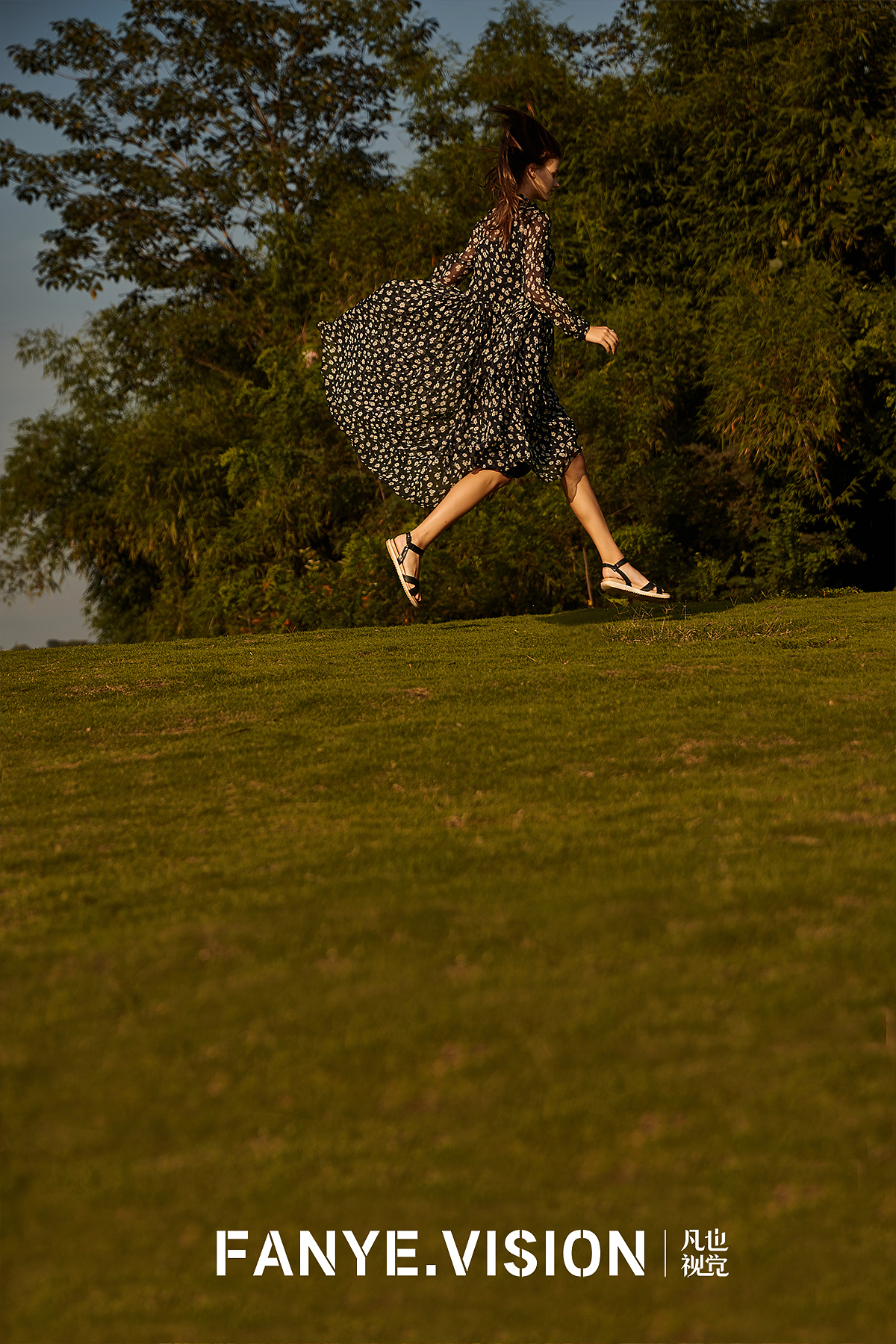 成都服装拍摄｜印花长裙上衣外模时装拍摄｜女装春秋季（图ZMzUwMDM3NzY0） - 产品摄影 - 站酷设计师凡也视觉原创素材 - 站酷ZCOOL